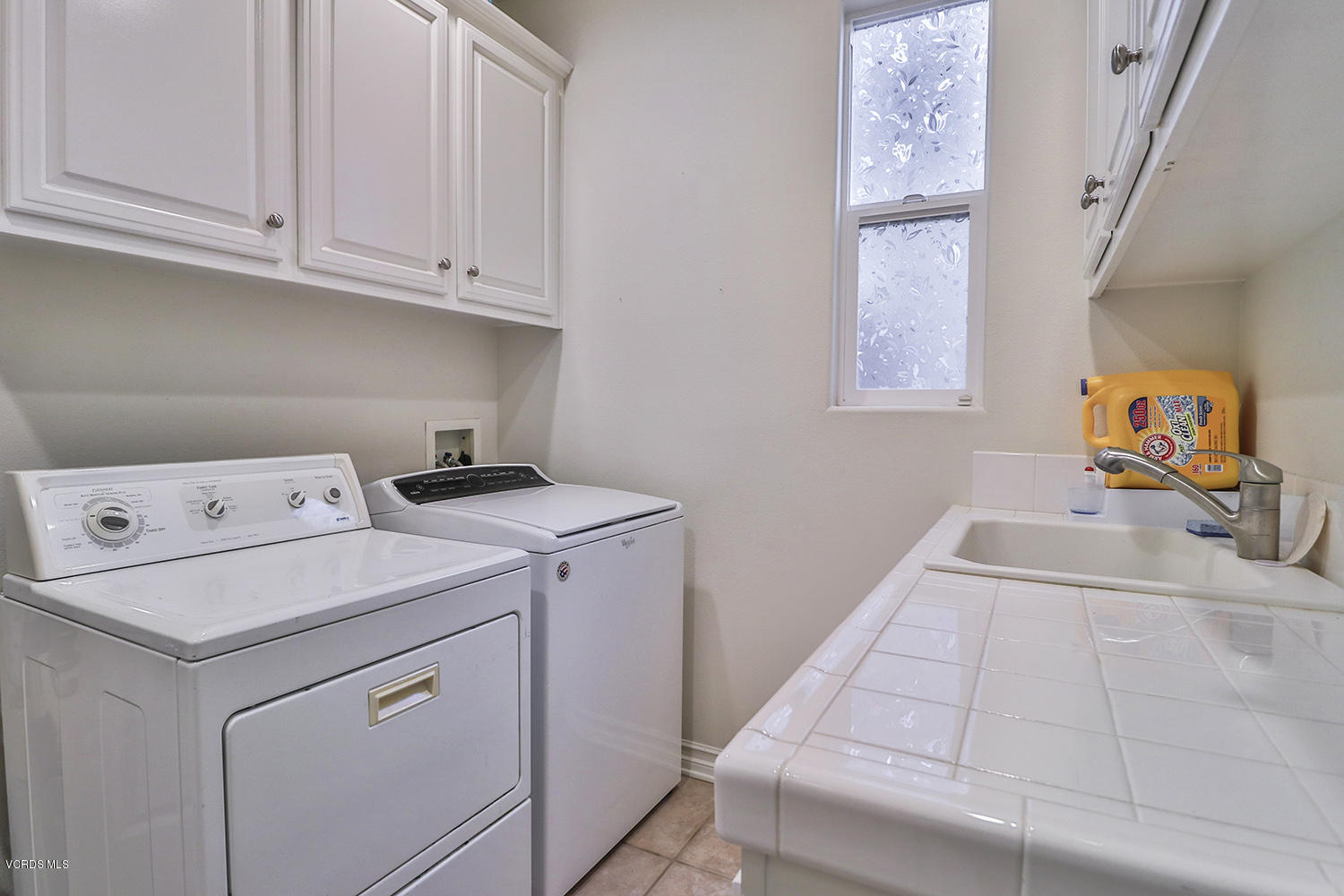 649 Noble Road Simi Valley, CA 93065 - Photo 46 of 70 hHall Bar and Laundry3