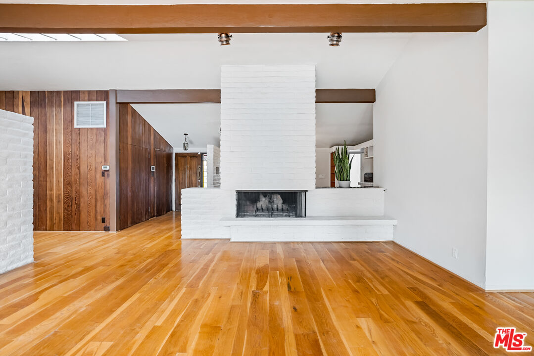 2255 Stradella Road Los Angeles, CA 90077 - Photo 3 of 33 a view of a living room