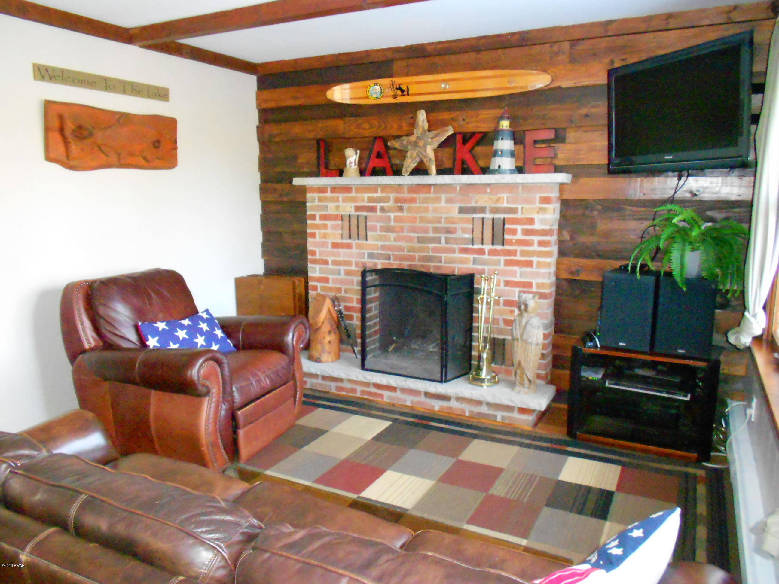 98 Deerfoot Road Lake Ariel, PA 18436 - Photo 5 of 29 Living Rm