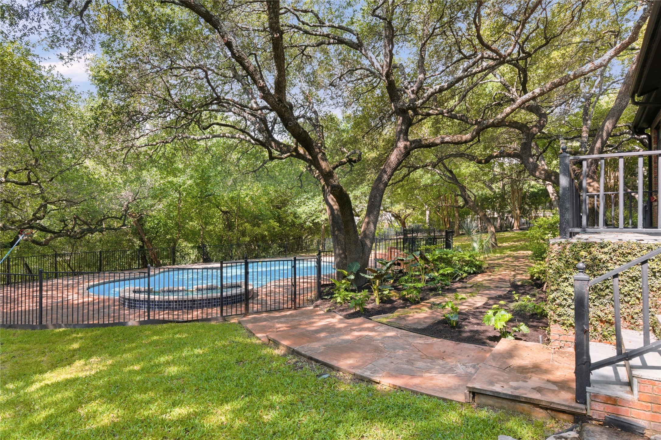 4209 Dunning Lane Austin, TX 78746 - Photo 34 of 40