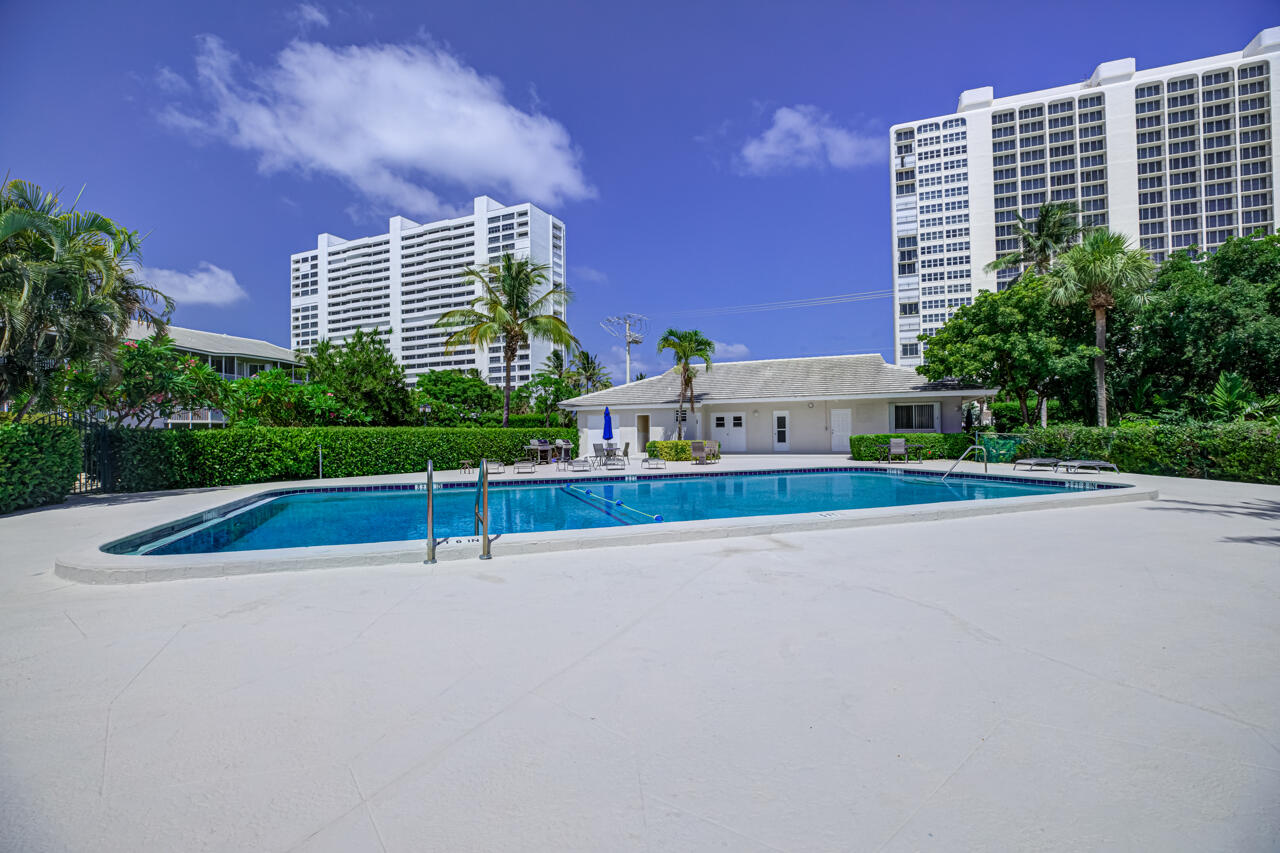 2730 Banyan Road, Unit 340 Boca Raton, FL 33432 - Photo 40 of 41 32-Pool-Area