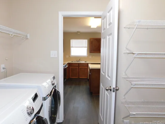 $1,800 | 10386 Oakwood Crest, San Antonio, TX 78245