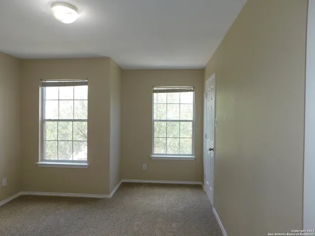 $1,800 | 10386 Oakwood Crest, San Antonio, TX 78245