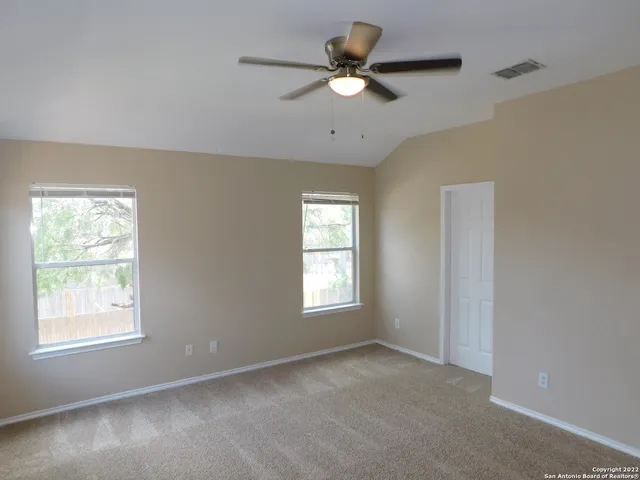 $1,800 | 10386 Oakwood Crest, San Antonio, TX 78245