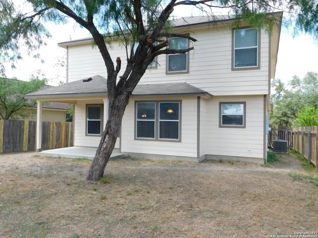 $1,800 | 10386 Oakwood Crest, San Antonio, TX 78245