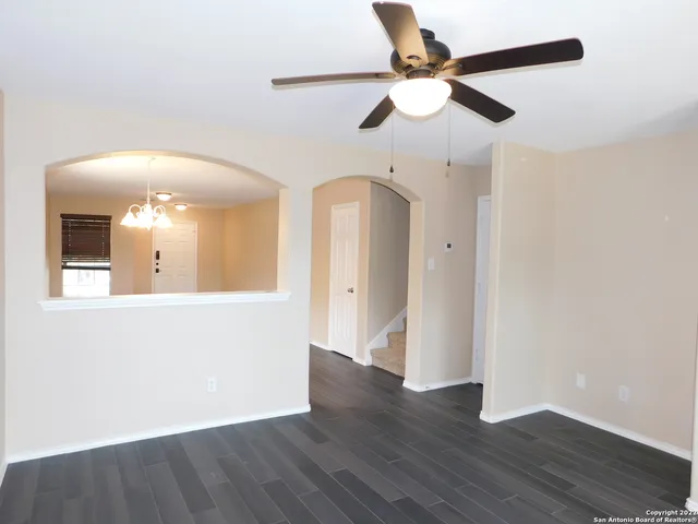 $1,800 | 10386 Oakwood Crest, San Antonio, TX 78245