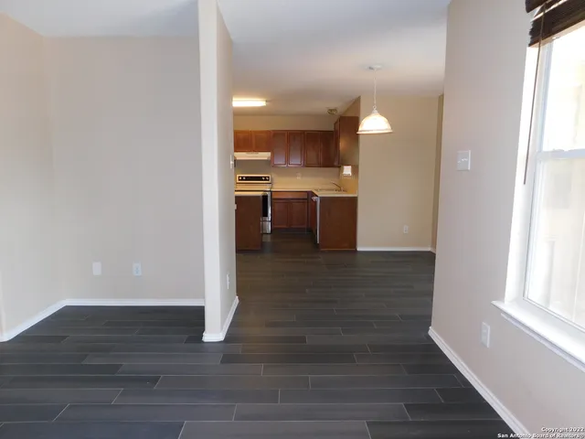 $1,800 | 10386 Oakwood Crest, San Antonio, TX 78245