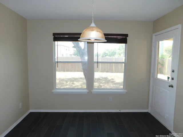 $1,800 | 10386 Oakwood Crest, San Antonio, TX 78245