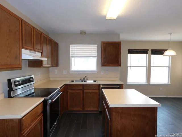 $1,800 | 10386 Oakwood Crest, San Antonio, TX 78245