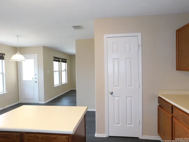 $1,800 | 10386 Oakwood Crest, San Antonio, TX 78245