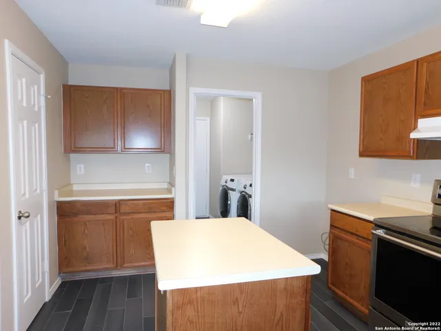 $1,800 | 10386 Oakwood Crest, San Antonio, TX 78245