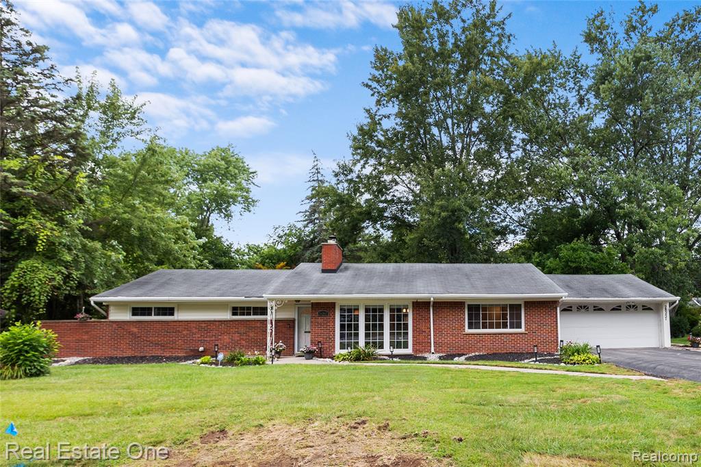 28257 New Castle Road Farmington Hills, MI 48331 - Photo 1 of 32