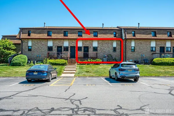 $299,900 | 1305 North Oaks Boulevard, North Brunswick, NJ 08902