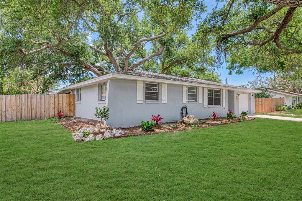 361 Falkland Road Venice, FL 34293 - Photo 2 of 40