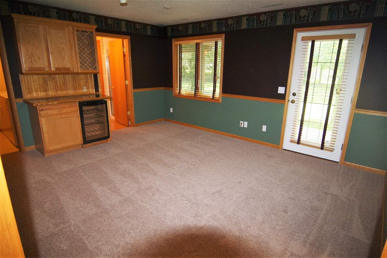 6945 Doubletree Road Northeast Cedar Rapids, IA 52402 - Photo 22 of 25 Gallery Image 22
