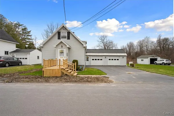 $199,900 | 1428 Ney Avenue, New Hartford, NY 13502