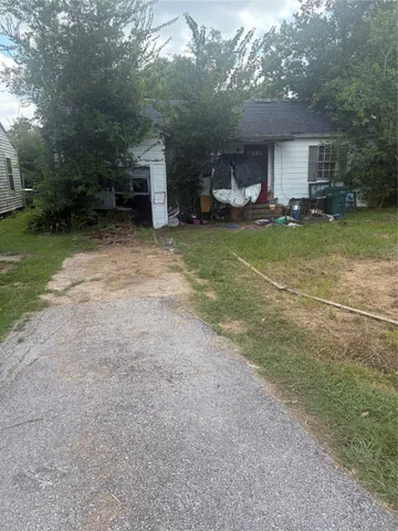 a view of a house with a yard and garage