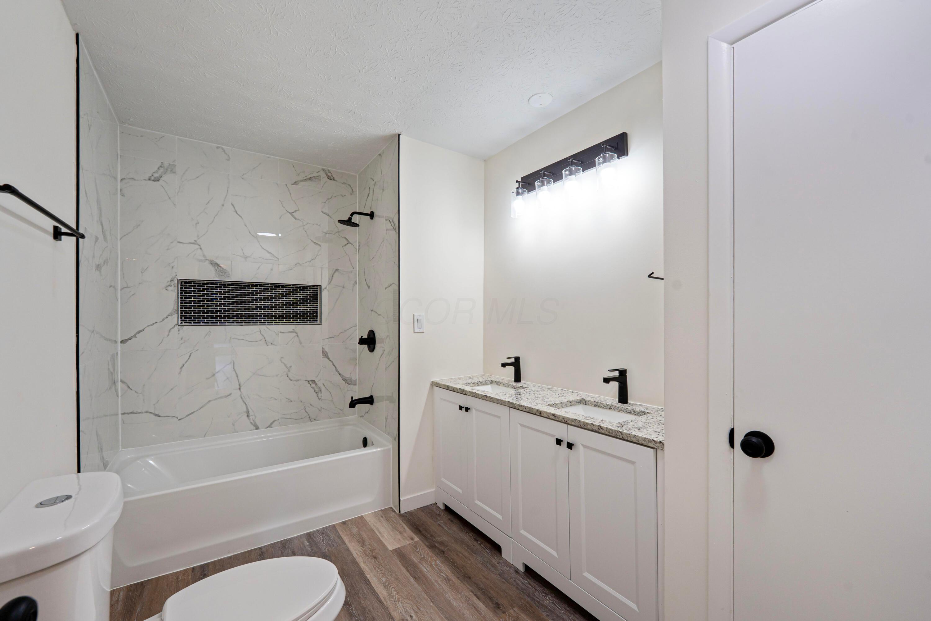 560 South Kellner Road Columbus, OH 43209 - Photo 21 of 32 bathroom6