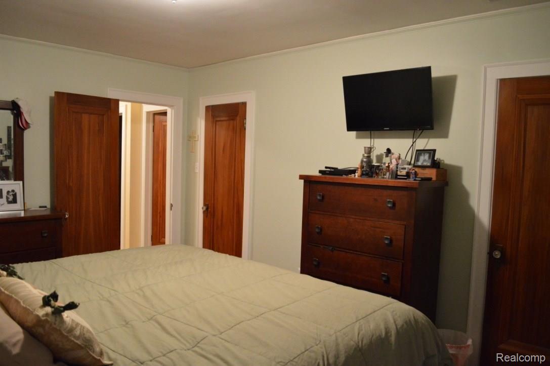 1684 Littlestone Road Grosse Pointe, MI 48236 - Photo 14 of 25 thumb_DSC_0016_1024.jpg