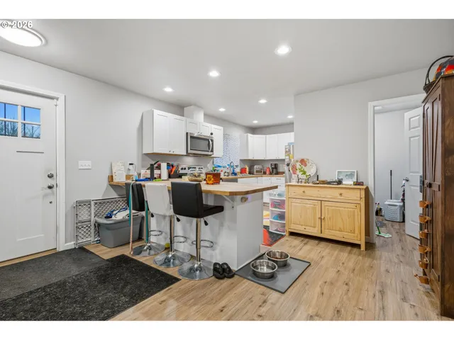 $310,000 | 1907 Willow Street, Sweet Home, OR 97386