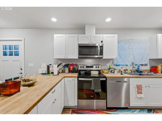 $310,000 | 1907 Willow Street, Sweet Home, OR 97386