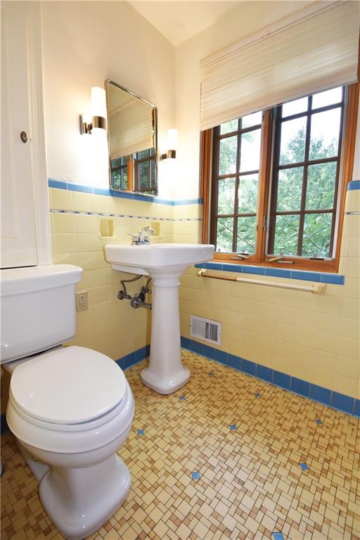 1814 Kent Road Pittsburgh, PA 15241 - Photo 14 of 25 Gallery Image 14