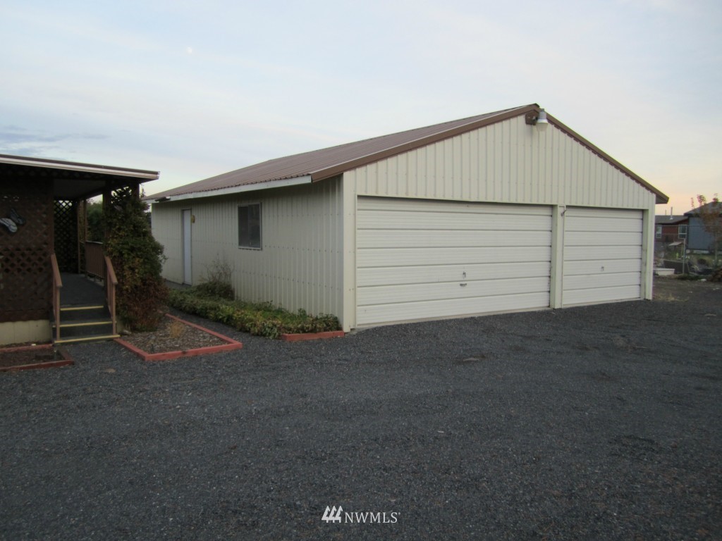 8673 Harris Road Northeast Moses Lake, WA 98837 - Photo 2 of 23 Gallery Image 2