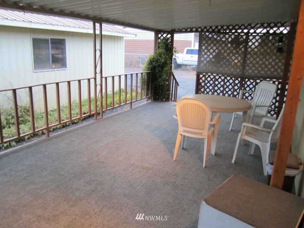 8673 Harris Road Northeast Moses Lake, WA 98837 - Photo 4 of 23 Gallery Image 4