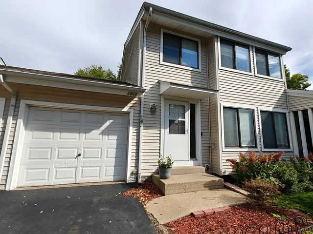 $2,575 | 1410 Whispering Springs Circle, Palatine, IL 60074