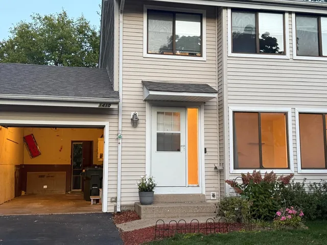 $2,575 | 1410 Whispering Springs Circle, Palatine, IL 60074