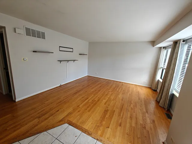 $2,575 | 1410 Whispering Springs Circle, Palatine, IL 60074