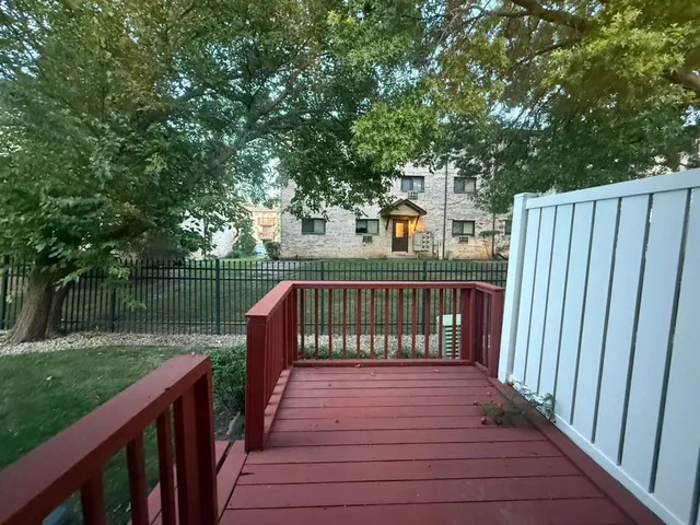 $2,575 | 1410 Whispering Springs Circle, Palatine, IL 60074