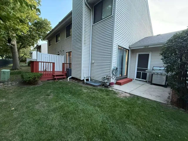 $2,575 | 1410 Whispering Springs Circle, Palatine, IL 60074
