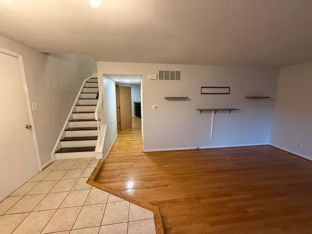 $2,575 | 1410 Whispering Springs Circle, Palatine, IL 60074