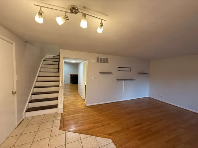 $2,575 | 1410 Whispering Springs Circle, Palatine, IL 60074