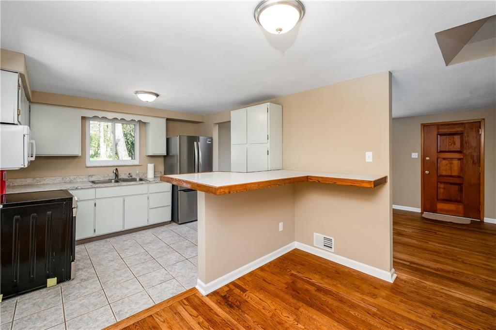 2448 Oakhill Road Gibsonia, PA 15044 - Photo 11 of 27 Gallery Image 11