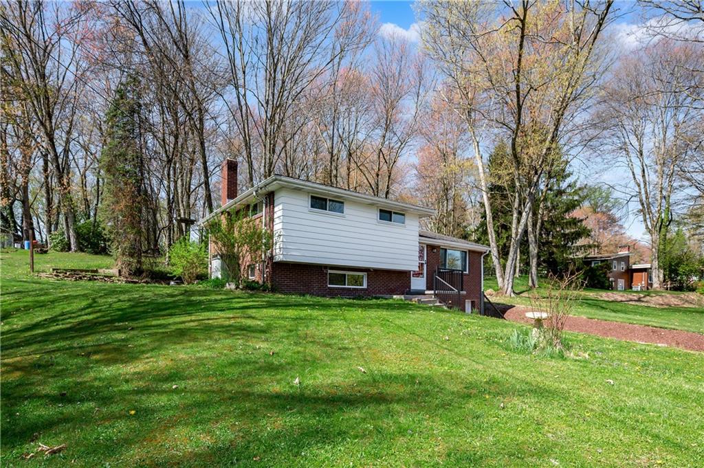 2448 Oakhill Road Gibsonia, PA 15044 - Photo 2 of 27 Gallery Image 2
