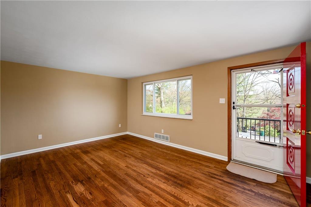 2448 Oakhill Road Gibsonia, PA 15044 - Photo 5 of 27 Gallery Image 5