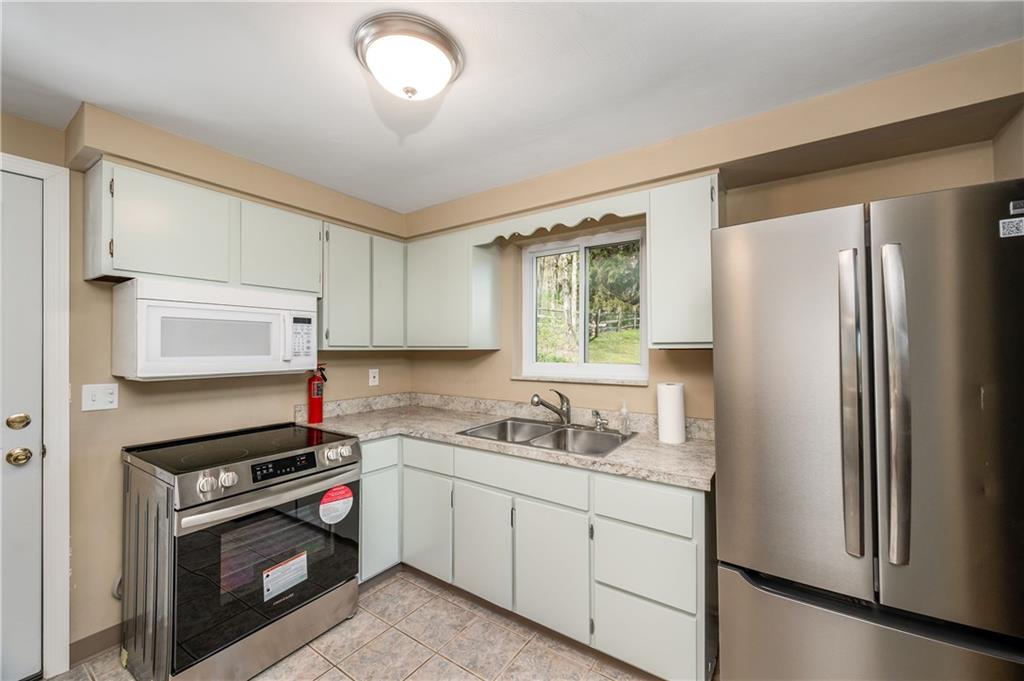 2448 Oakhill Road Gibsonia, PA 15044 - Photo 7 of 27 Gallery Image 7