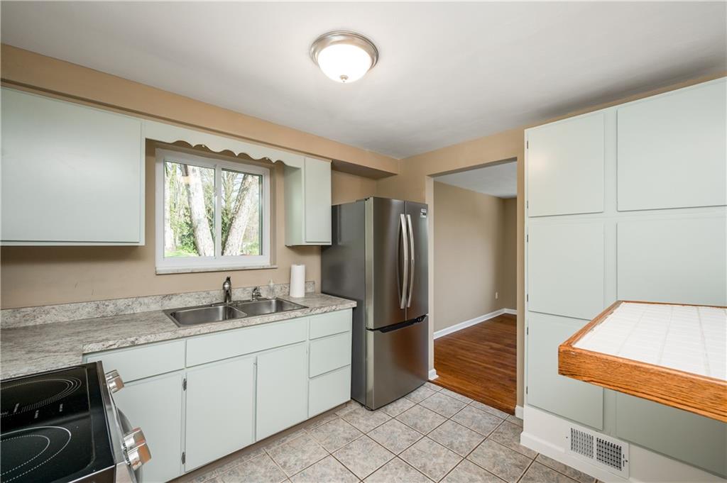 2448 Oakhill Road Gibsonia, PA 15044 - Photo 8 of 27 Gallery Image 8