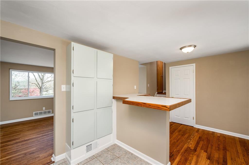 2448 Oakhill Road Gibsonia, PA 15044 - Photo 9 of 27 Gallery Image 9