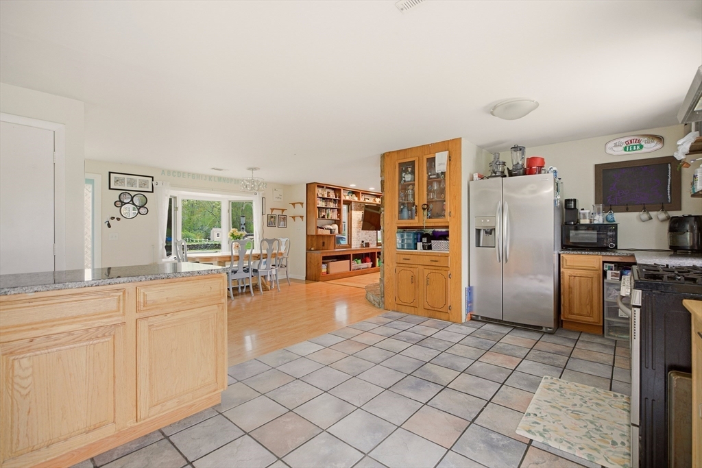 304 Bushee Road Swansea, MA 02777 - Photo 8 of 33