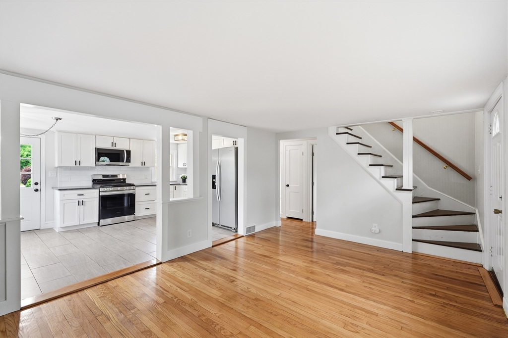 25 Julia Road Weymouth, MA 02191 - Photo 6 of 34
