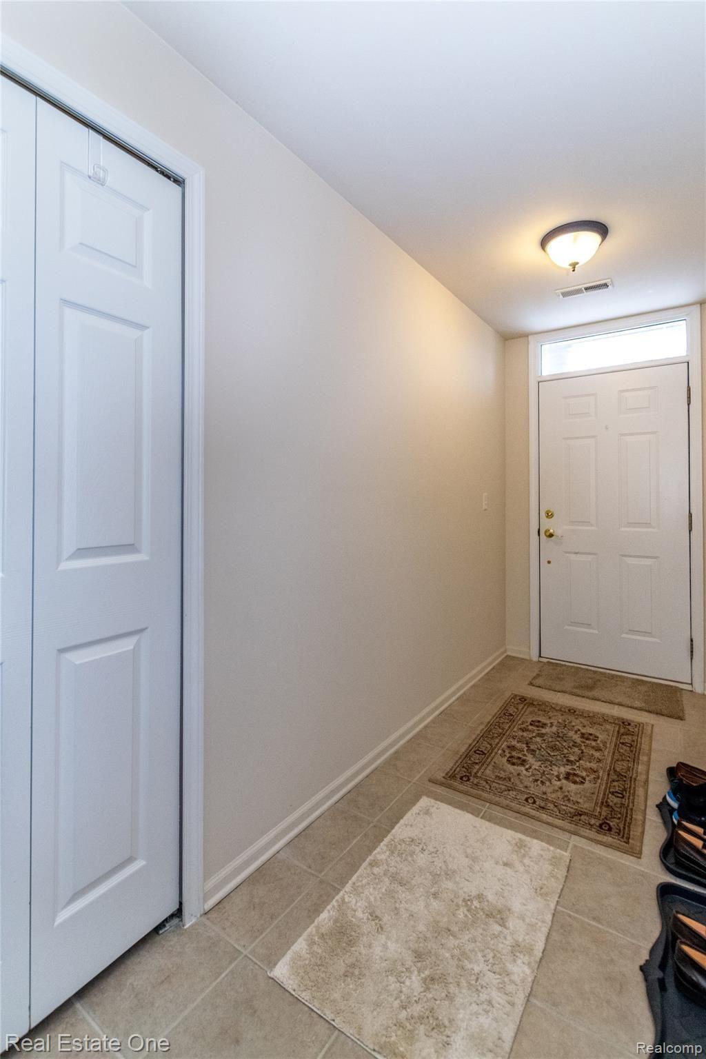3531 Oakmonte Boulevard Rochester, MI 48306 - Photo 3 of 25 3531OakmonteBlvd-20.jpg