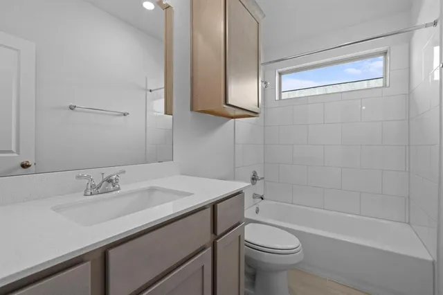 $2,075 | 212 Brandywine Road, Hutto, TX 78634