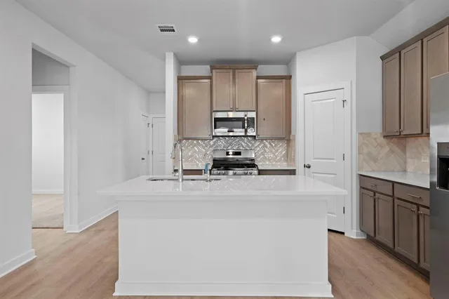 $2,075 | 212 Brandywine Road, Hutto, TX 78634