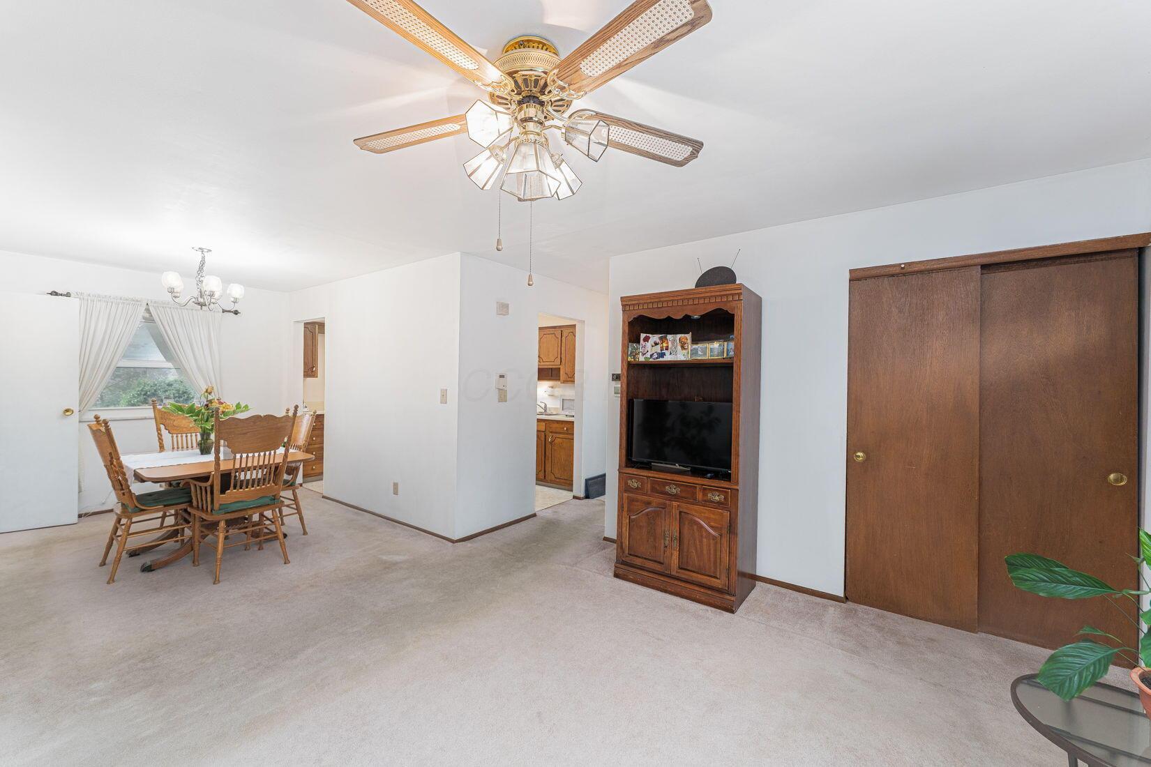 6241 Faircrest Road Columbus, OH 43229 - Photo 6 of 33 Family Room