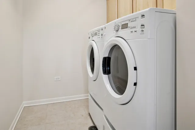 $374,000 | 2220 Founders Drive, Unit 116, Northbrook, IL 60062