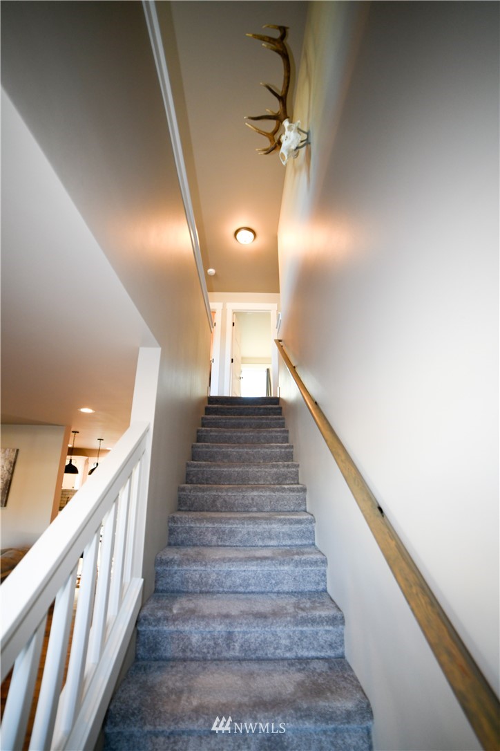 202 St Helens Way Winlock, WA 98596 - Photo 13 of 25 a view of entryway and hall