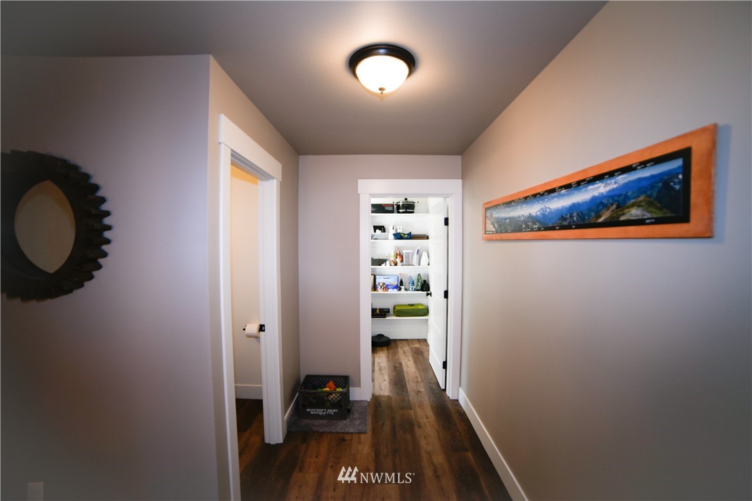 202 St Helens Way Winlock, WA 98596 - Photo 10 of 25 a view of a hallway with workspace and a window
